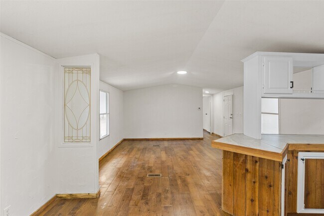 Building Photo - 1202 US-190