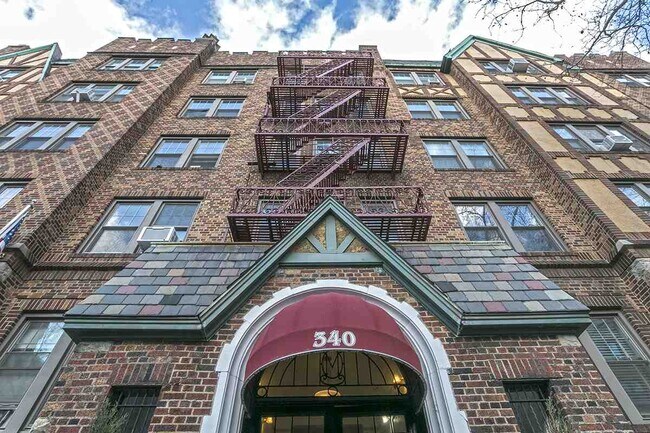 Building Photo - 340 Fairmount Ave