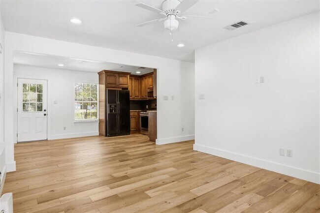 Building Photo - 6802 Villita Avenida