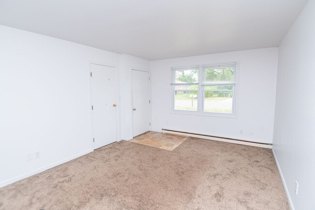 Building Photo - 2 bed 1 bath duplex in Portage