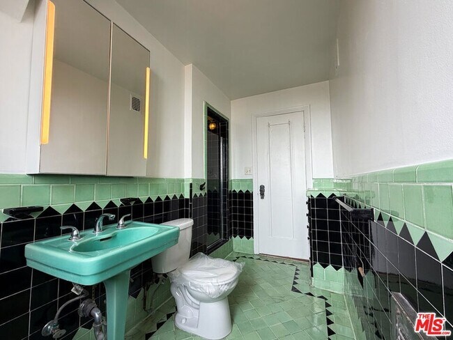 Building Photo - 1314 Hayworth Ave