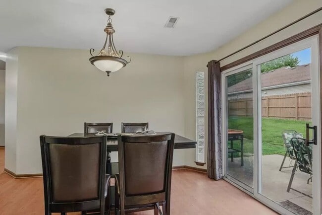 Building Photo - Nice 3 Bedroom 2 Bathroom House In Souther...