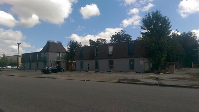 Primary Photo - 6215 Tierwester St