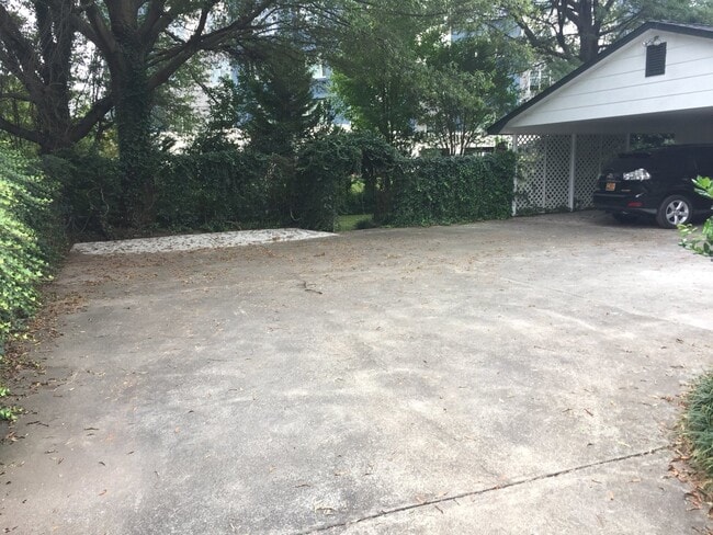 Building Photo - 2 Bedroom/ 2 bath Unit! Super close to Bap...