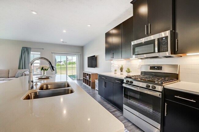 Building Photo - 7905 Pinnacle Point Dr