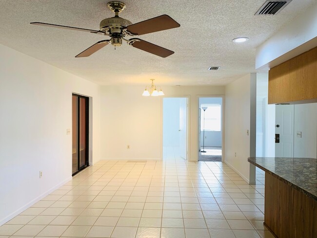 Building Photo - 185 Cinnamon Lake Cir