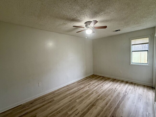 Building Photo - 1618 W Matthews Ave