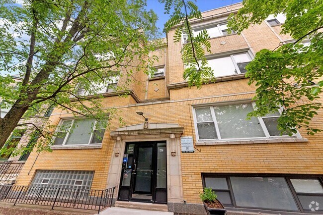 Building Photo - 459 W Roslyn Pl