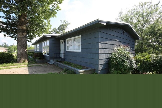 Building Photo - 2816 8th St NE