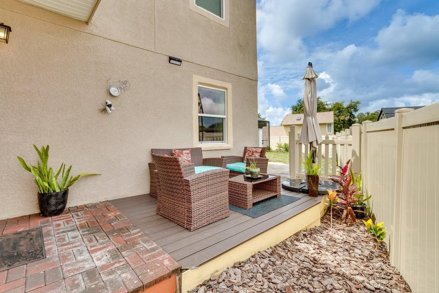 Building Photo - 7232 Lazy Hill Dr