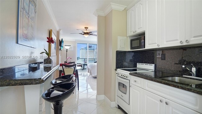 Building Photo - 1750 James 9J