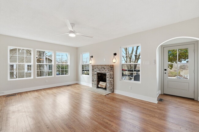 Building Photo - 1940 Harle Ave NW