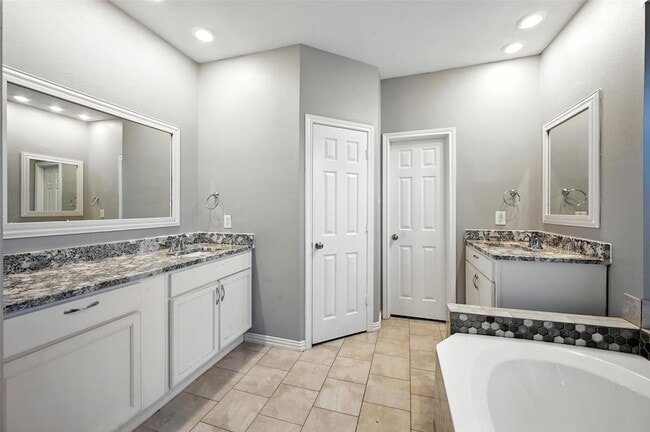 Building Photo - 312 Larkspur Ct