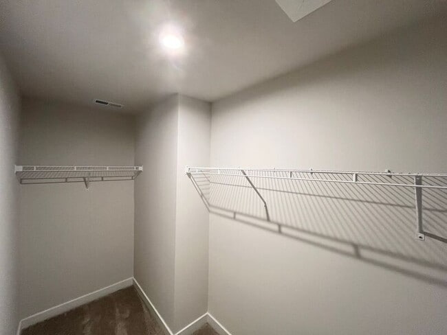 Building Photo - 8765 Kenridge Ln