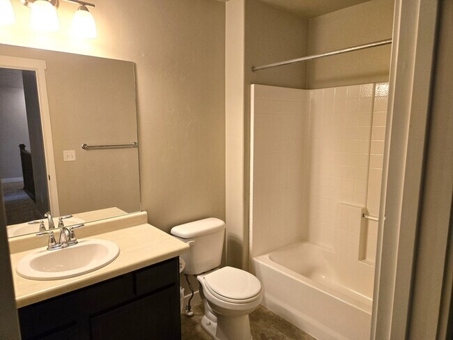 Building Photo - 528 Fox Chase Dr