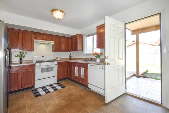 Building Photo - 12161 Sun Bridge Pl