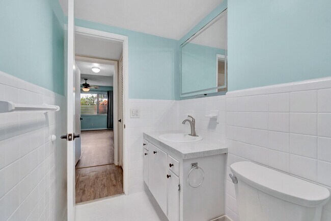 Building Photo - 2161 NE 42nd Ct