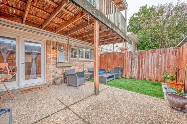 Building Photo - 12967 Trail Hollow Dr