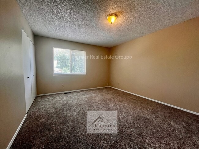 Building Photo - 1751 Shenandoah Dr