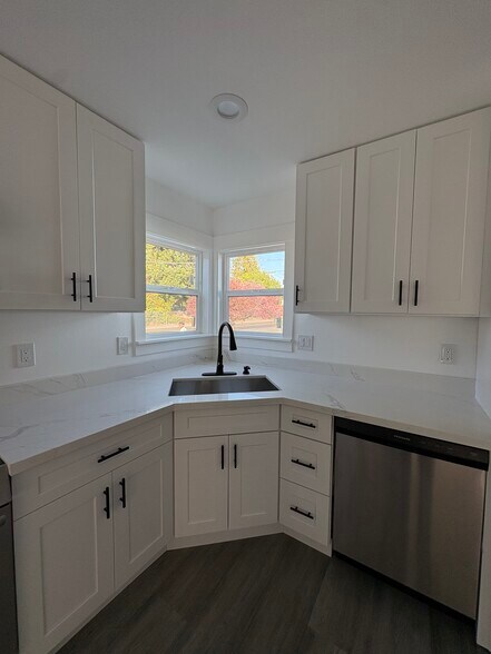 Newly remodeled kitchen lots of storage space - 1435 S 128th St