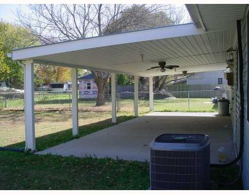 Building Photo - 805 SE G St