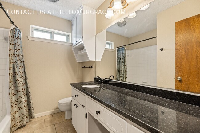 Building Photo - 429 Lindenwood Ln W