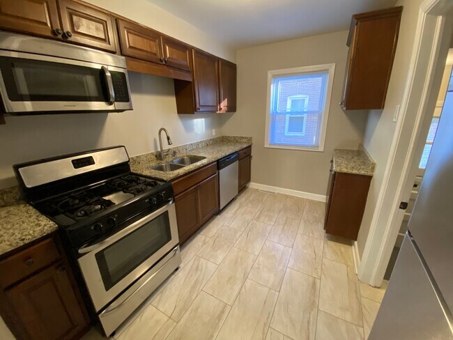 Kitchen - 9121 S Utica Ave