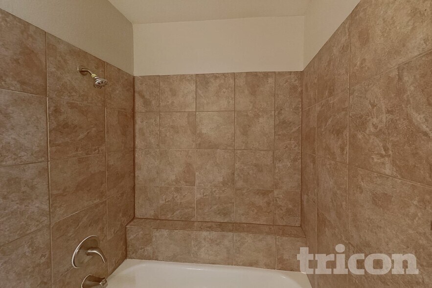Building Photo - 2507 Arapaho Dr