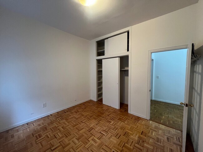 Building Photo - 922 Third Avenue