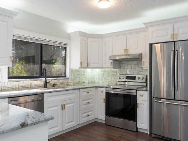 Building Photo - Country-Style Sarasota Living on a Full Acre - Pool Home with Oversized Workshop — Move-In Ready Now