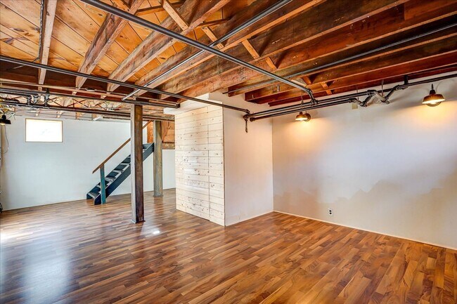 Building Photo - 513 Troy Dr