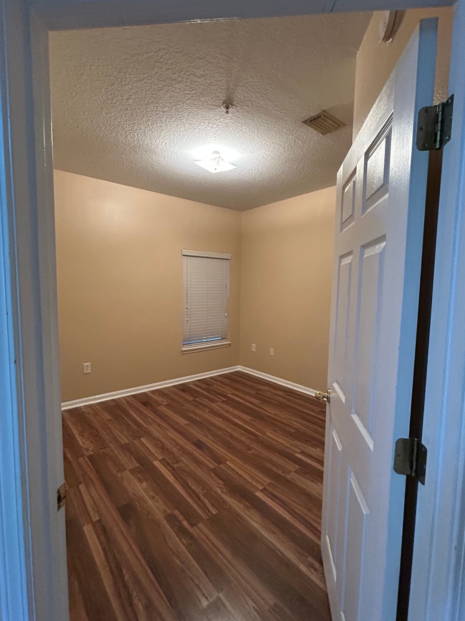 Building Photo - 8210 Green Parrot Rd