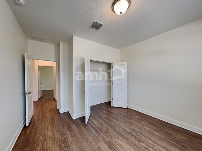 Building Photo - 5915 Hampton Creek Rd