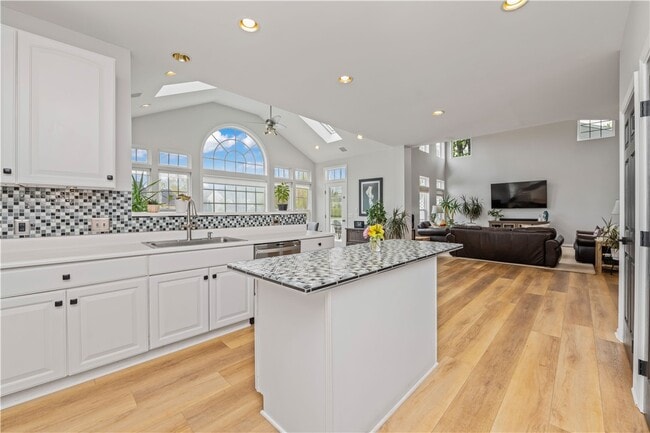 Building Photo - 636 Yardley Ct