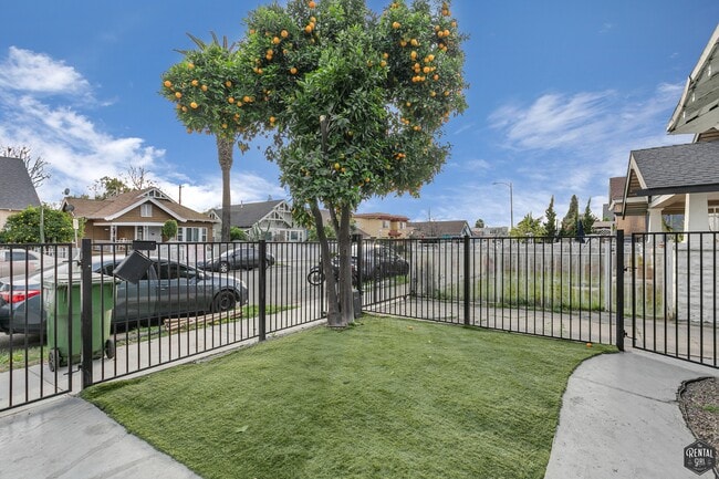 Building Photo - 641 W 43rd St