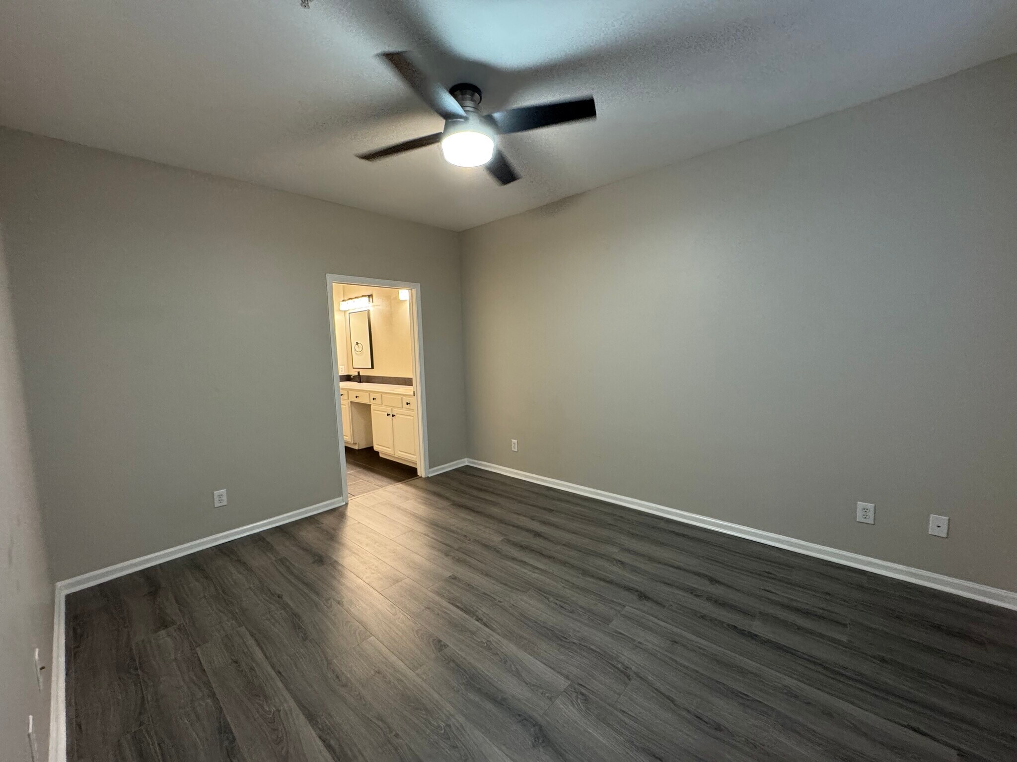 Building Photo - 14907 Santa Lucia Dr