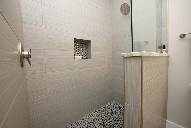 Building Photo - 6 Praiseworthy Dr