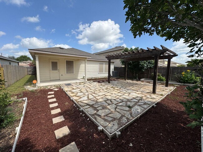 Building Photo - CUTE ONE STORY FEATURING WOOD STYLE VINYL ...