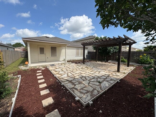 Building Photo - CUTE ONE STORY FEATURING WOOD STYLE VINYL PLANK FLOORING THROUGHOUT*XERISCAPING FOR LITTLE LAWN M...