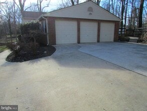 Building Photo - 11348 Vale Rd