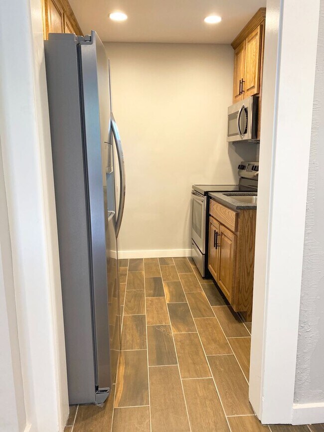 Building Photo - 115 W Drake Ave