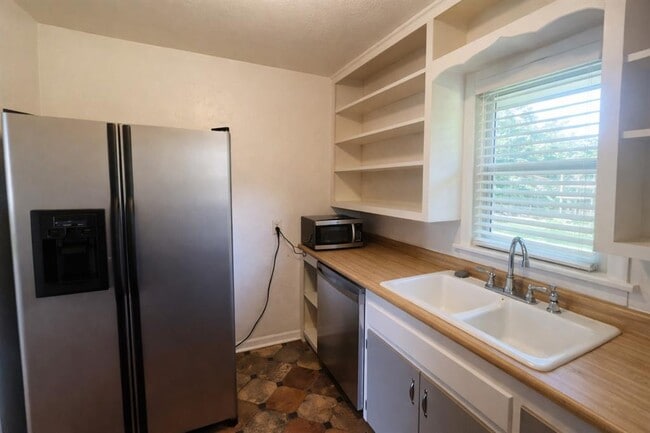 Building Photo - 2216 Downing St