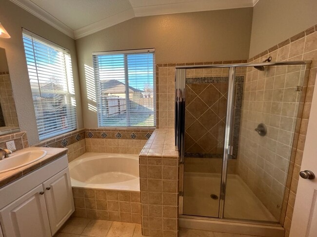 Building Photo - Well-appointed single-story home located walking distance to Manteca's Woodward Park!