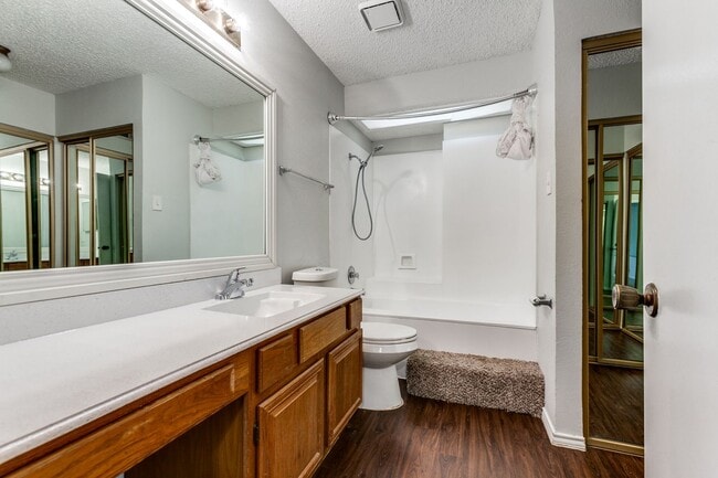 Building Photo - Spacious Backyard & Balcony • 2 Bedroom To...