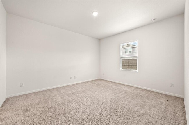 Building Photo - 473 Thistle Ln