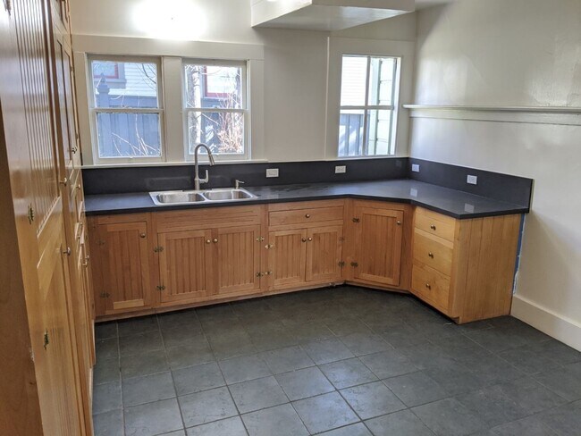 Building Photo - 1510 Broad St