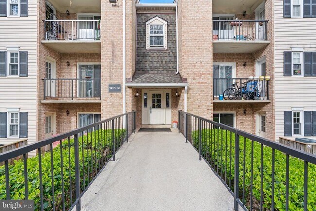 Building Photo - 18302 Streamside Dr