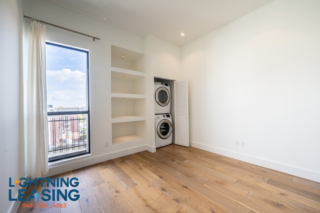 Building Photo - 8811 Burton Way