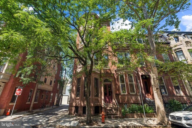 Primary Photo - 2117 Spruce St