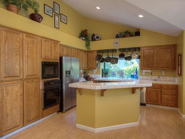 Building Photo - 4 br, 2.5 bath House - 104 Woodranch Circle